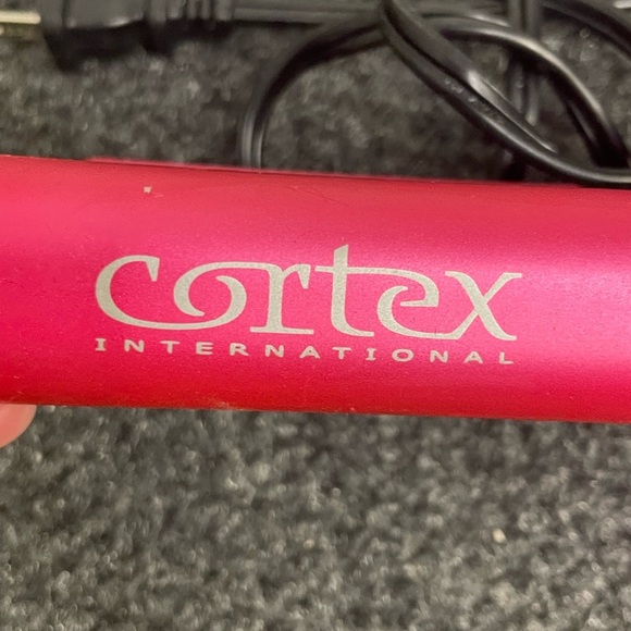 CORTEX Pink professional flat iron- temperature control up to 450 F - Picture 2 of 6